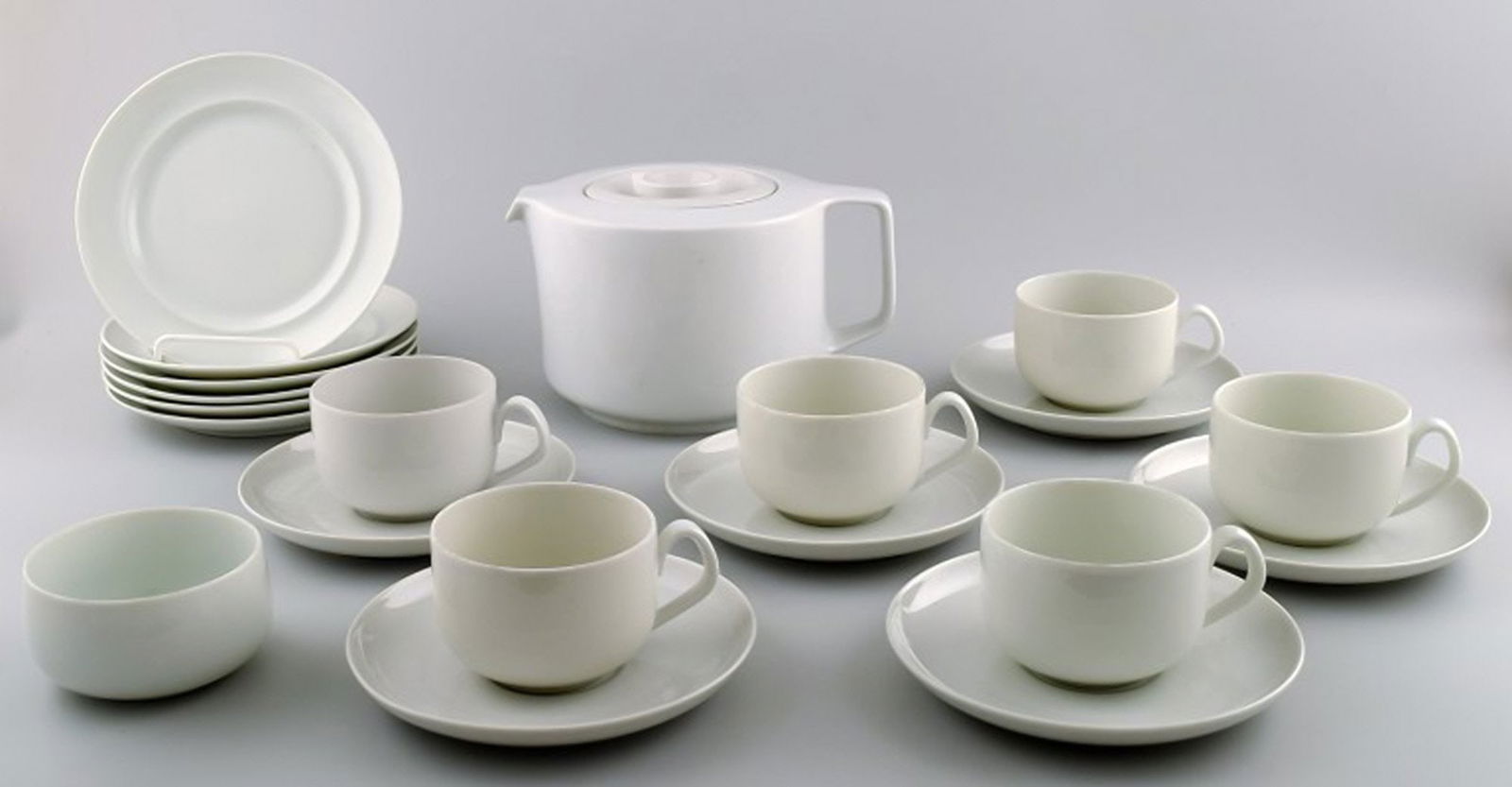 Bing & Grondahl, B&G, White Koppel, 6 p. Service. Designed by Henning Koppel.: Bing & Grondahl, B&G, White Koppel, 6 p. Service. Designed by Henning Koppel. Decoration number: teapot 475. Teapot measures 21 cm. X 12.5 cm. 1st. factory quality. Perfect condition. Reserve: $350.00