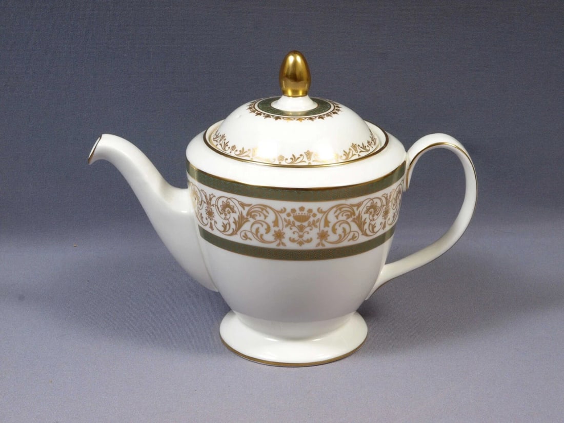 Minton ARAGON Coffee Tea pot Teapot Bone China England: This is one gorgeous Bone China Coffee/Tea pot, from the luxurious and classic Aragon pattern by Minton, Made in England. The pattern has classic gold scrolls and flowers on a green band. The pot is p