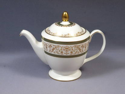 Minton ARAGON Coffee Tea pot Teapot Bone China England: This is one gorgeous Bone China Coffee/Tea pot, from the luxurious and classic Aragon pattern by Minton, Made in England. The pattern has classic gold scrolls and flowers on a green band. The pot is
