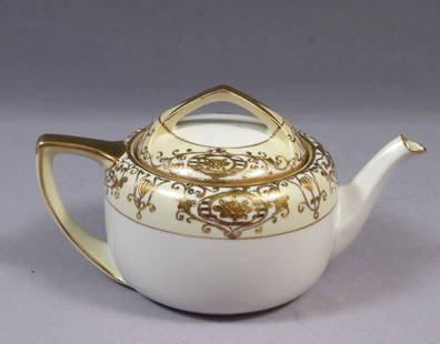 NORITAKE 175 Christmas Ball Small teapot TEA POT ANTIQUE 1920 Hand painted: This a very beautiful Teapot, made by Noritake in 175 often referred to as the “Christmas Ball” pattern. This is the longest running pattern ever made by Noritake, "175" has a unique