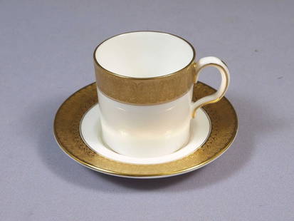 ROYAL CROWN DERBY St. George Coffee Espresso cup Saucer set Gold Encrusted A1273: This is a beautiful Demitasse Espresso Cup and Saucer in St. George pattern. The plate has rich gold gilt encrusted rim. It will be a great gift - to yourself or a loved one. The set is accordingly