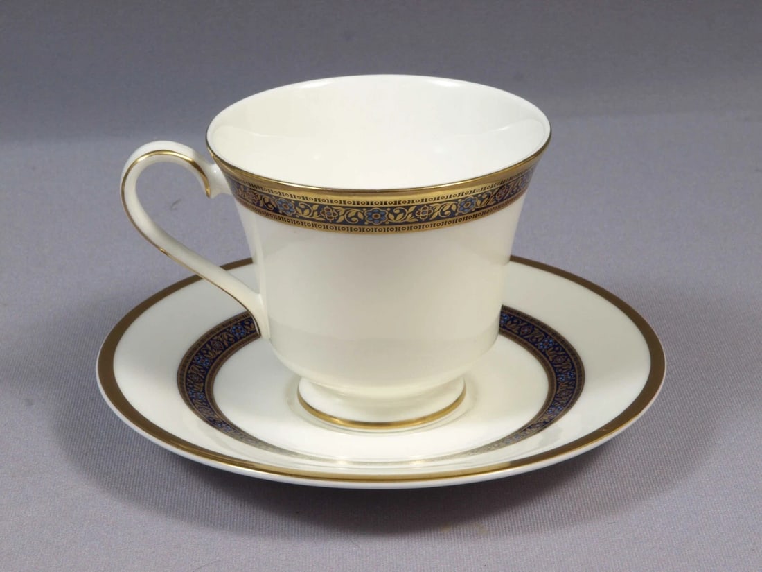 ROYAL DOULTON HARLOW Coffee Tea cup Saucer Set England H5034: This is a gorgeous Bone china set of Coffee/Teacup and a Saucer. The set is from the Harlow (H5034) pattern by Royal Doulton, Made in England. This pattern has been discontinued, it was originally man
