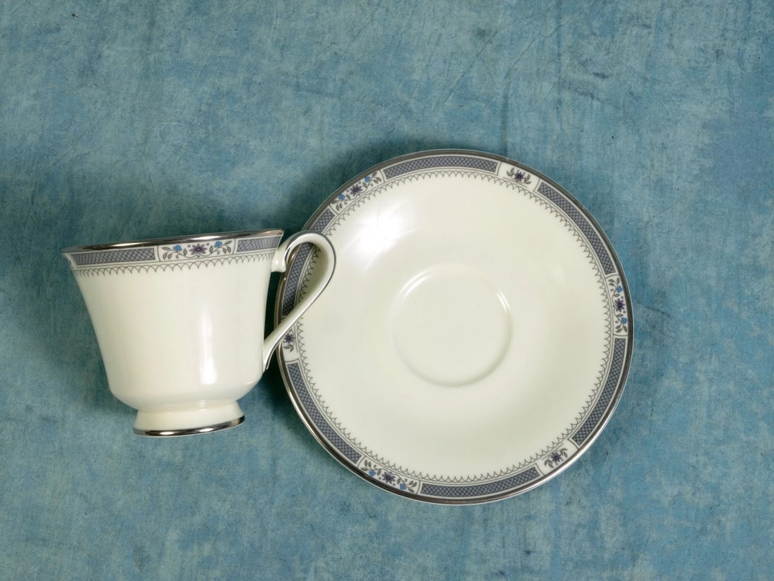 Royal Doulton MELISSA Coffee Tea Cup Saucer EXCELLENT England: This is a gorgeous Bone china one set of tea/coffee cup and saucer, from the classical Melissa (5164 ) collection by Royal Doulton, Made in England. This pattern has been discontinued, it was original