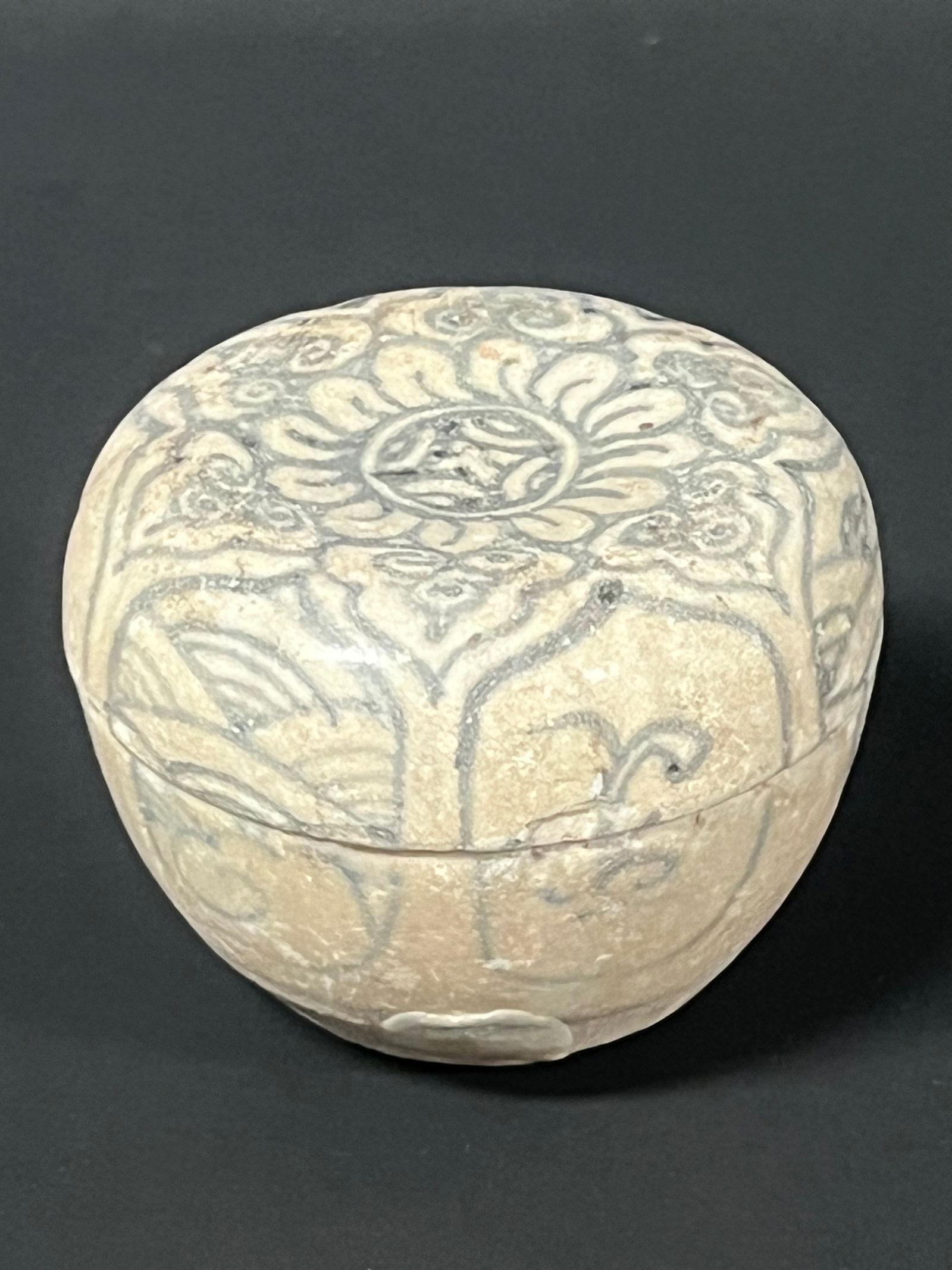 Porcelain Blue and White Pill Box: Title: Porcelain Blue and White Pill Box Date/Period: Late 20th Century Dimension: 2" h x 2" w Material: Porcelain Additional Information: Chinese Art Porcelain Blue and White Pill Box Reserve: $20.00