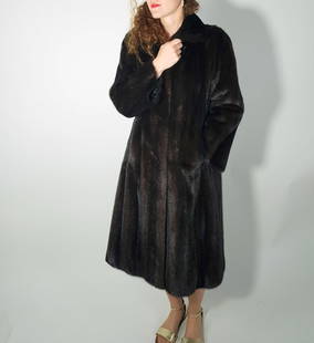 MAHOGANY SAGA MINK FUR COAT EU: L ; US: 16: Title: MAHOGANY SAGA MINK FUR COAT EU: L ; US: 16 Dimensions: Approximate size- EU: L; US: 16 : Important details: Length: 115cm/45.28in -Shoulders width:40cm/15.75in -Sleeve Length:62cm/24.41in -Bust