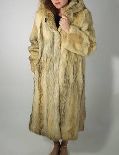 COYOTE FUR COAT WITH HOOD EU: L ; US: 16: Title: COYOTE FUR COAT WITH HOOD EU: L ; US: 16 Dimensions: Approximate size- EU: L; US: 16 : Important details: Length: 120cm/47.24in -Shoulders width:48cm/18.9in -Sleeve Length:68cm/26.77in -Bust si
