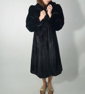 MAHOGANY MINK FUR COAT EU: XXL ; US: 22: Title: MAHOGANY MINK FUR COAT EU: XXL ; US: 22 Dimensions: Approximate size- EU: XXL; US: 22 : Important details: Length: 120cm/47.24in -Shoulders width:45cm/17.72in -Sleeve Length:65cm/25.59in -Bust