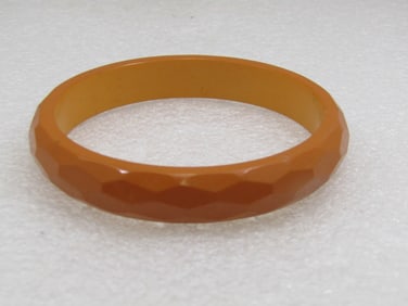 Vintage Tan Faceted Plastic Bangle Bracelet. 7.75"