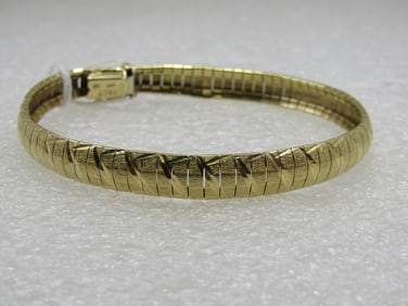 14kt Textured Omega Link Bracelet, 7", 7mm
