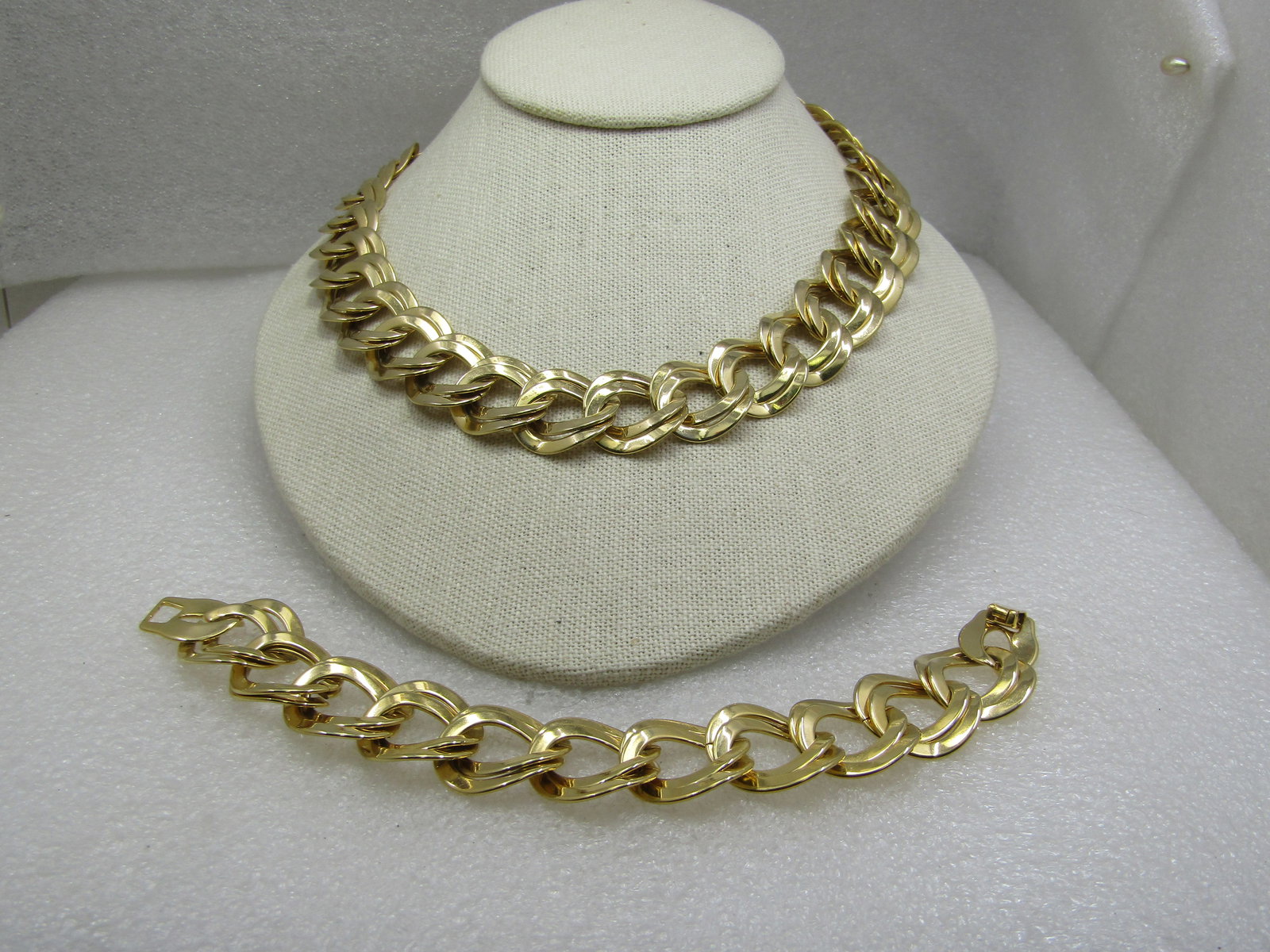 Vintage Wide Gold Tone Link Necklace, Bracelet Earrings Set (1 of 8)