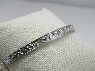 Vintage Sterling Ridged Bangle Bracelet, 4.55mm, Signed Jewelars. Weight is appx. 9.78 gr. Signed