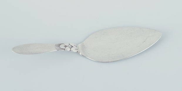 Georg Jensen Cactus. Large serving spade in all-silver.: Title:Georg Jensen Cactus. Large serving spade in all-silver. Description:Georg Jensen Cactus. Large serving spade in all-silver. Hallmarked after 1944. In excellent condition with signs of use. Dimen