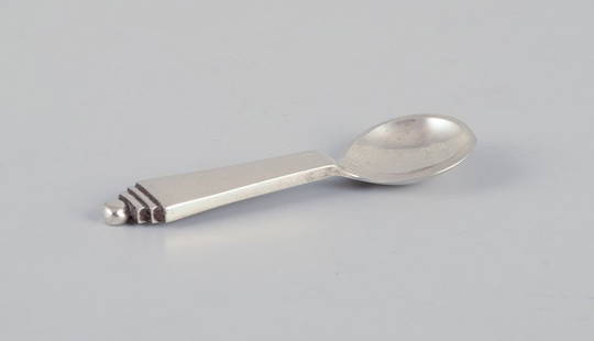Georg Jensen, Pyramid salt spoon in sterling silver.: Title:Georg Jensen, Pyramid salt spoon in sterling silver. Description:Georg Jensen, Pyramid salt spoon in sterling silver. 1915-1932 hallmark. Dated 1931. In excellent condition. Dimensions: Length 4
