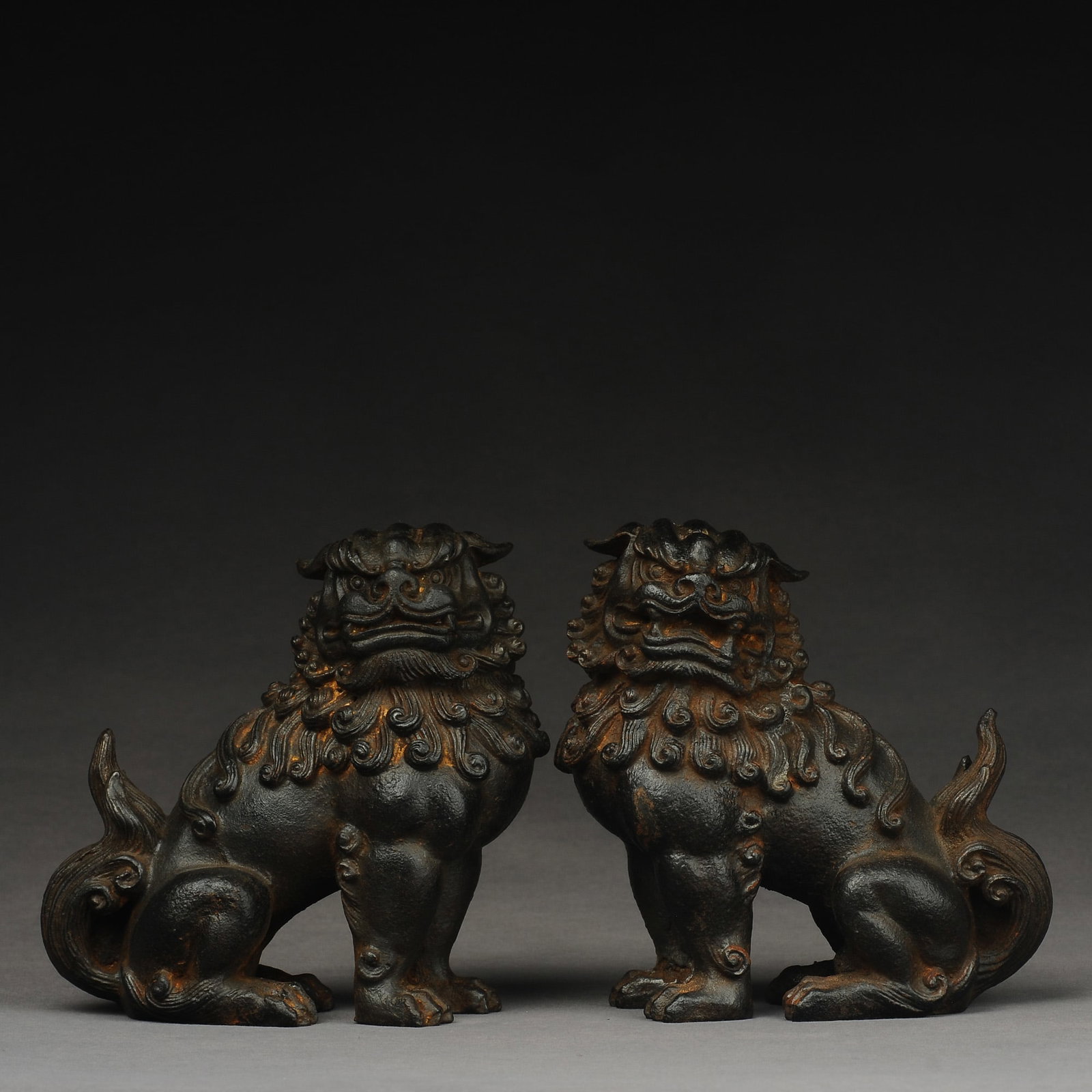 Pair of Japanese cast iron lion sculptures: Title: Pair of Japanese cast iron lion sculptures Origin: Asian private collection Date/Period: 19th C Materials: iron Description: Size: 13x13x6cm，Exquisite cast iron lion sculpture with engra