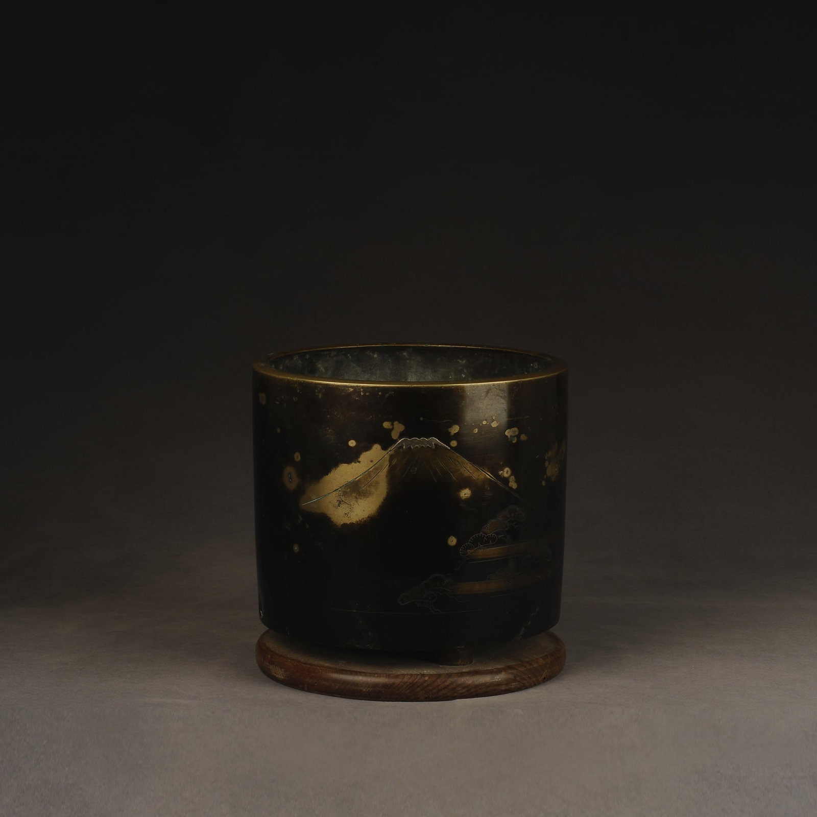 Japanese Meiji Bronze Stove - Incense Burner: Title: Japanese Meiji Bronze Stove - Incense Burner Origin: Asian private collection Date/Period: 19th Description: size: about 24x23x23cm, Japanese bronze incense burner, hand-carved. Hong Kong priva