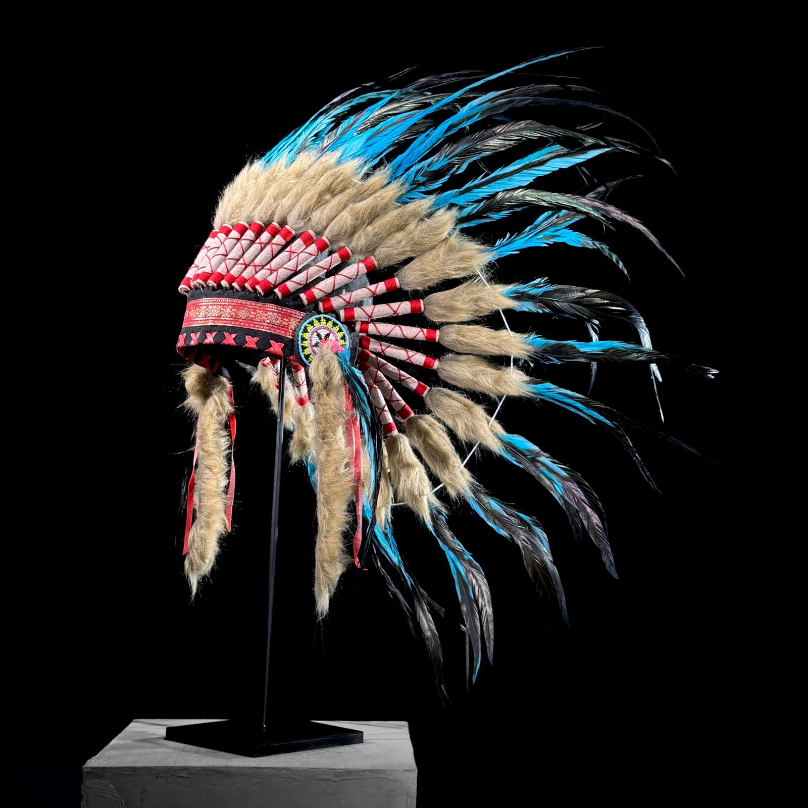 Stunning Indian Headdress on a custom stand: Title:Stunning Indian Headdress on a custom stand Maker:Unknown Origin: Indonesia Date/Period:2025 Materials:Feathers, Beads, Steel, natural fibres Dimensions:Appr. height including stand: 76 cm / 29.