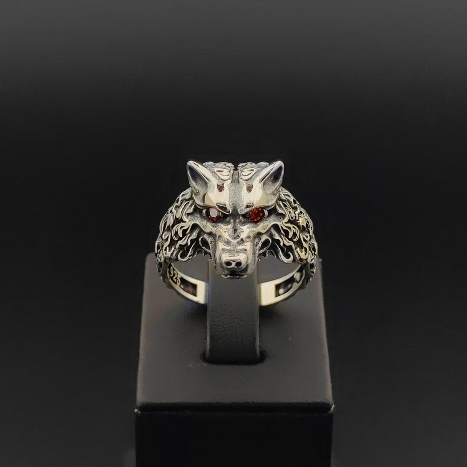 925 Silver Wolf Ring: Title: 925 Silver Wolf Ring Description: 925 Silver Wolf Ring Ornated with Red Zircons -Total Weight:9.7g -Size:US Size 12 (21.50mm) With Gift Box Express Shipping.Carrier:DHL Express Combine Shipping