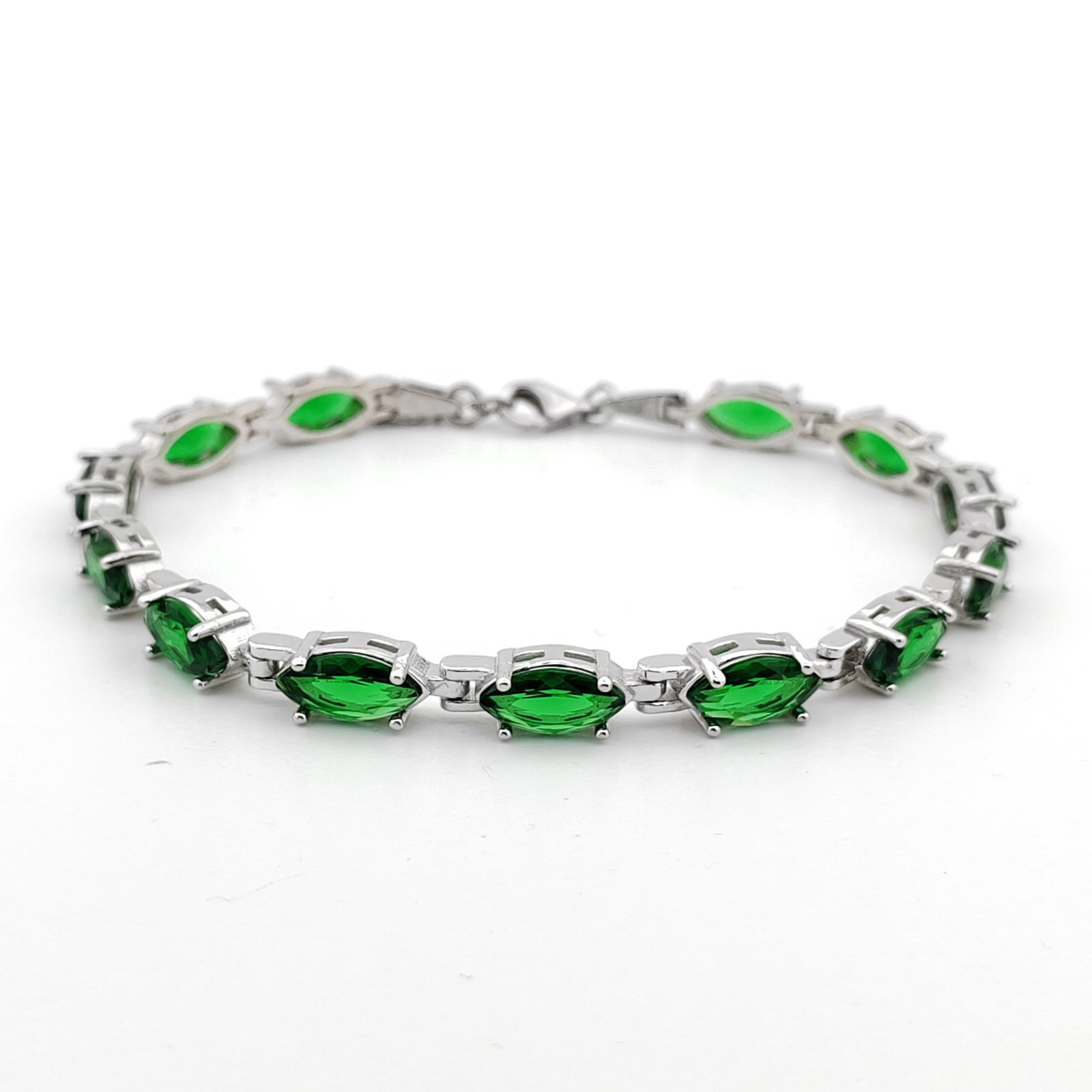 925 Sterling Silver Ladies Bracelet Ornated with Green Zircons: Title: 925 Sterling Silver Ladies Bracelet Ornated with Green Zircons Description: 925 Sterling Silver Ladies Bracelet Ornated with Green Zircons -Condition:New Weight:12.9g -Adjustable Between:7.87 i