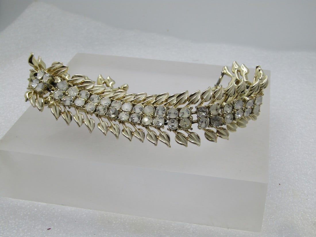Vintage Coro White Rhinestone & Leaf Bracelet, 7.25", 1950's-1960's: Vintage Coro White Rhinestone & Leaf Bracelet, 7.25", 1950's-1960's. There are two rows of rhinestones down the center - the rhinestones have white internal areas mixed with the clear stones. The rhin