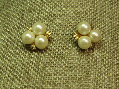 14 Single Sterling Earrings, Laurel Burch Shell, Plus Other Pieces, Appx. 45.20 gr.: 14 Single Sterling Earrings, Laurel Burch Shell, Plus Other Pieces, Appx. 45.20 gr. This is a mix of single earrings and some broken sterling pieces. 13 sterling earrings and a few non-sterling which