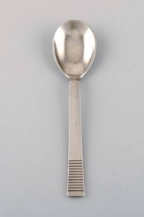 Georg Jensen Parallel / Relief. Teaspoon in sterling silver. Dated 1933-44.: Title:Georg Jensen Parallel / Relief. Teaspoon in sterling silver. Dated 1933-44. Description:Georg Jensen Parallel / Relief. Teaspoon in sterling silver. Dated 1933-44. Length: 14.5 cm. In excellent