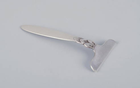 Georg Jensen Cactus pusher in sterling silver.: Title:Georg Jensen Cactus pusher in sterling silver. Description:Georg Jensen Cactus child pusher in sterling silver. 1915-1932 hallmark. Dated 1931. In perfect condition. Dimensions: Length 9.2 cm. R