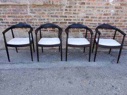 Mitchell Gold and Bob Williams Frida Dining Chairs - Set of 4: Vintage from before 2000 Mitchell Gold and Bob Williams Frida Dining Chairs - Set of 4 Circa 21st Century Dimensions H 31"W 24"D 21" Seat H 17.5"Arm H 28" Good Condition Reserve: $1,097.00 Shippin