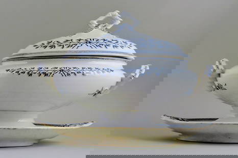 Rare Aluminia large Albert, Ceramia soup tureen, museum´s piece, app.1890.: Rare Aluminia large Albert, Ceramia soup tureen, museum&#180;s piece, Ca.1890. Good condition, some wear. Measuring 42 x 30 cm. Stamped. Provenance: Flensburg's collection. Reserve: $329.00 Shipping: