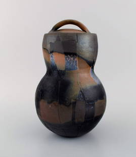 European studio ceramicist. Large unique lidded jar in glazed stoneware. Late 20th century.: European studio ceramicist. Large unique lidded jar in glazed stoneware. Late 20th century. Measures: 26 x 16.5 mm. In excellent condition. Signed. Reserve: $238.00 Shipping: Domestic: Shipping rates