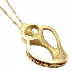 Authentic! Vintage Tiffany & Co 18K Yellow Gold Sea Shell Pendant Necklace 1980