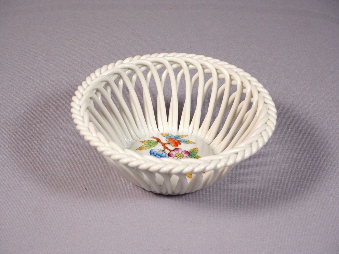 Herend Hungary Queen Victoria Multicolor Woven Basket Trinket Dish 7372/VBO (1 of 5)