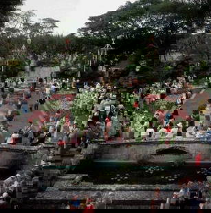 Slim Aarons 'Arts Festival' 1964 C Type Print Framed In Black: Description Slim Aarons 'Arts Festival' 1964 C Type Print Framed In Black The Palm Beach Arts Festival Procession, Florida, 1964. (Photo by Slim Aarons) C Type Open Edition Print Paper size 16 x