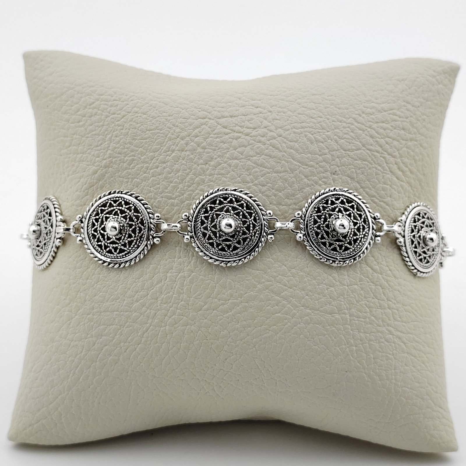 925 Sterling Silver Anatolian Ladies Bracelet: Title: 925 Sterling Silver Anatolian Ladies Bracelet Description: 925 Sterling Silver Anatolian Ladies Bracelet -Condition:New Weight:13.2g -Size:Adjustable max size 9.25 in (23.5cm) Link Width:0.55 i