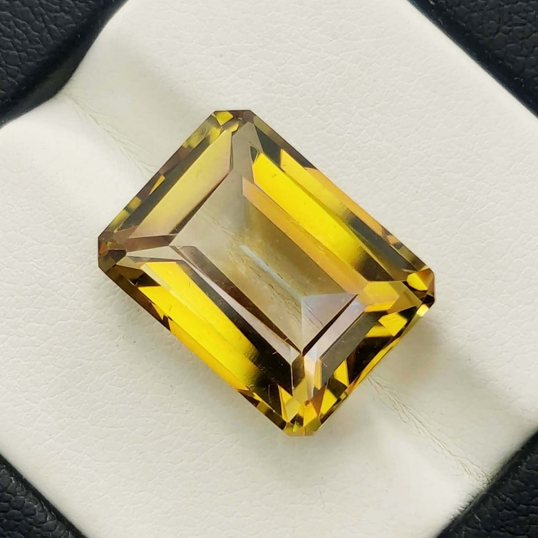 12.12 ct "Top Qulaity" Yellow Mystic Quartz: Title:12.12 ct "Top Qulaity" Yellow Mystic Quartz Description:Gemstones: Mystic Quartz / Carat Weights: 12.12 ct / Size or Dimensions: 16 X 12 X 8 mm / Treatment: Coated Materials &Techniques:Quartz R