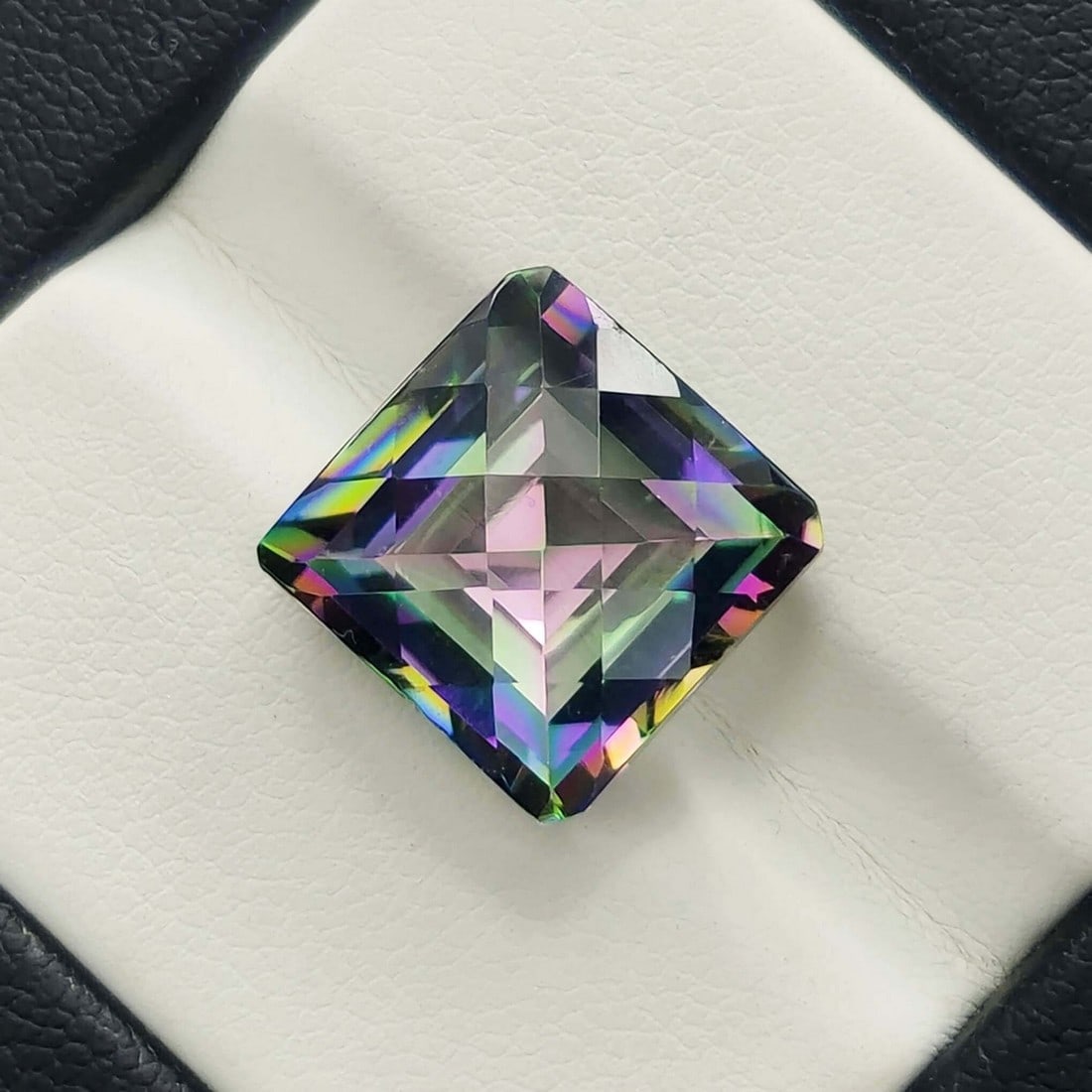 8.20 ct "Top Qulaity" Rainbow Mystic Quartz: Title:8.20 ct "Top Qulaity" Rainbow Mystic Quartz Description:Gemstones: Mystic Quartz / Carat Weights: 8.20 ct / Size or Dimensions: 12 X 12 X 7.80 mm / Treatment: Coated Materials &Techniques:Quartz