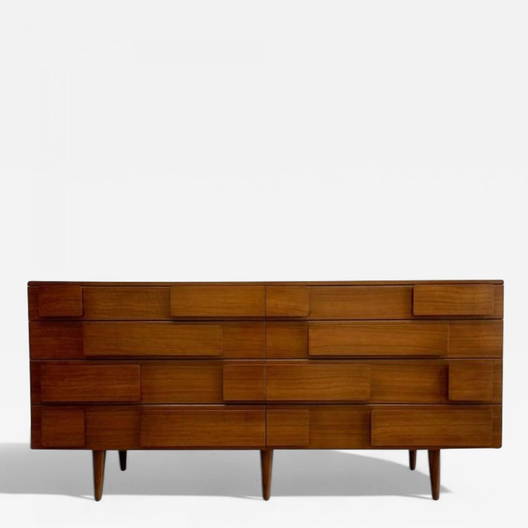 Dressers & Chests of Drawers