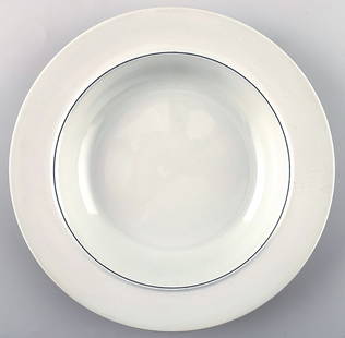 Soup plates soup / pasta / porridge / yoghurt. Aluminia blue line, earthenware. Blue line designed: 2 soup plates soup / pasta / porridge / yoghurt. Aluminia blue line, earthenware. Blue line designed by Grethe Meyer for Aluminia and later Royal Copenhagen. Measures 21 x 3.5 cm. Model No. 3072. In p