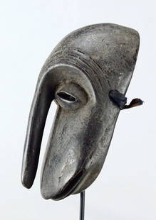 Beautiful HEMBA Monkey Chimpanzee Soko Motu Mask Congo African Tribal Art 2139: CONGO DRC BEAUTIFUL HEMBA Zoomorphic Chimpanze Mask « Mwisi Gwa So’o » & « Soko Mutu » The Hemba live in eastern Congo DRC, between the Lualaba river (Congo river), to the west, and Lake Tangany