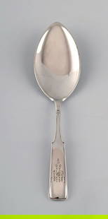 Hans Hansen silverware number 2. Serving spade in silver (830). 1936.: Title:Hans Hansen silverware number 2. Serving spade in silver (830). 1936. Description:Hans Hansen silverware number 2. Serving spade in all silver (830). 1936. Measures: 20,8 cm. Perfect condition.