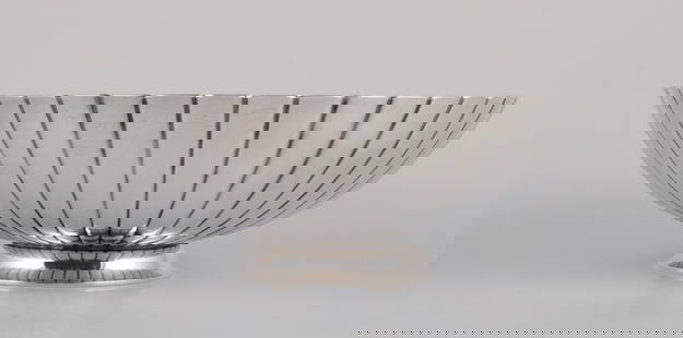 Sigvard Bernadotte for Georg Jensen. Large bowl in sterling silver with ribbed design.: Title:Sigvard Bernadotte for Georg Jensen. Large bowl in sterling silver with ribbed design. Description:Sigvard Bernadotte for Georg Jensen. Large bowl in sterling silver with ribbed design. Model: 8