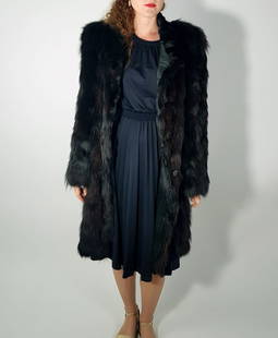 BLACK & BROWN FOX FUR COAT EU: XL; US: 20: Title: BLACK & BROWN FOX FUR COAT EU: XL; US: 20 Dimensions: Aproximate size- EU: XL; US: 20 : Important details: Length: 102cm/40.16in -Shoulders width:46cm/18.11in -Sleeve Length:56cm/22.05in -Bust