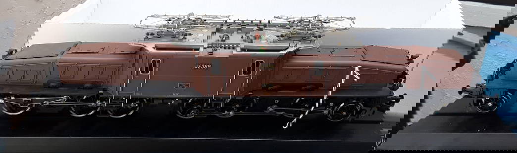 Marklin Swiss Krokodil, Gauge 1.The locomotive comes with an mfx decoder with a multiple function: Marklin Swiss Krokodil, Gauge 1.The locomotive comes with an mfx decoder with a multiple function sound generator.Controlled high-efficiency propulsion with 2 motors.6 axles powered.This locomotive ca
