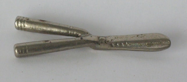 Antique cast iron hedge trimmer paper weight.
