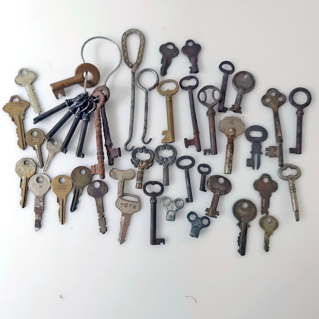 Large Lot of Vintage Metal Skeleton Keys and More (1 of 7)