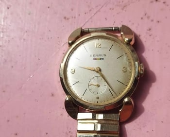 Vintage Benrus watch 10 K.g.f Frame Band second hand dial