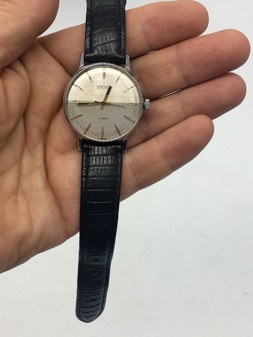 Sekonda vintage men wrist watch / Russian antique unisex USSR watches: Materials Band material: Leather Gold, Stainless steel Sekonda vintage men wrist watch. Russian antique unisex white USSR watches. Mens watch. Vintage watch. Military watch. Mens Wrist Watch. Watches