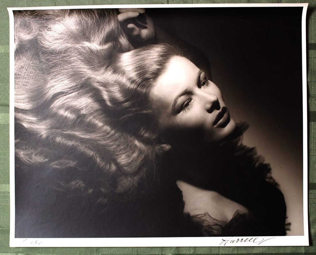 Veronica Lake By George Hurrell (1985) 16x20 US Signed Photo: Veronica Lake By George Hurrell (1985) 16x20 US Signed Photo, Please refer to the attached photos to determine the condition of this original vintage item. Note: LB means Linen Backed. Ready for you t