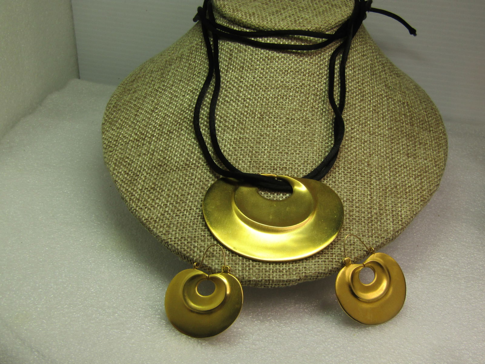 MMA Gold Tone Necklace/Earrings Set, 1990's, 28"