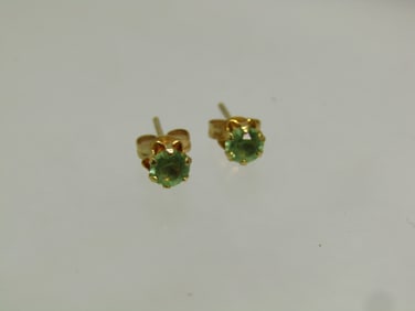 Vintage 14kt Peridot Green Stud Earrings, August Birthstone, 1980's