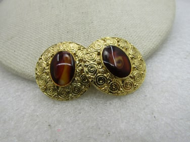 Vintage Faux Tortoiseshell Clip Earrings, Gold Tone, 1980's.
